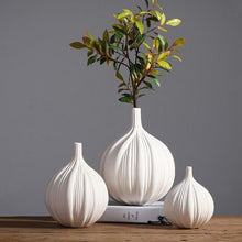 Load image into Gallery viewer, The Garlic Bulb Vase
